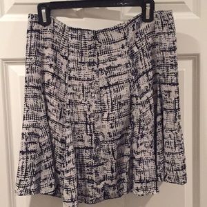 Navy & white skirt, Banana Republic Size 4, NWT